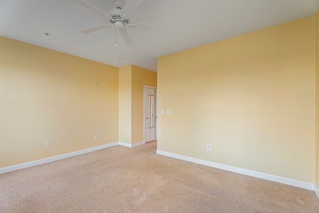 Building Photo - 35 E All Saints St