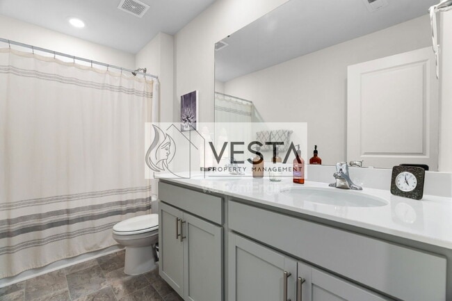 Building Photo - 575 Country Oak Dr