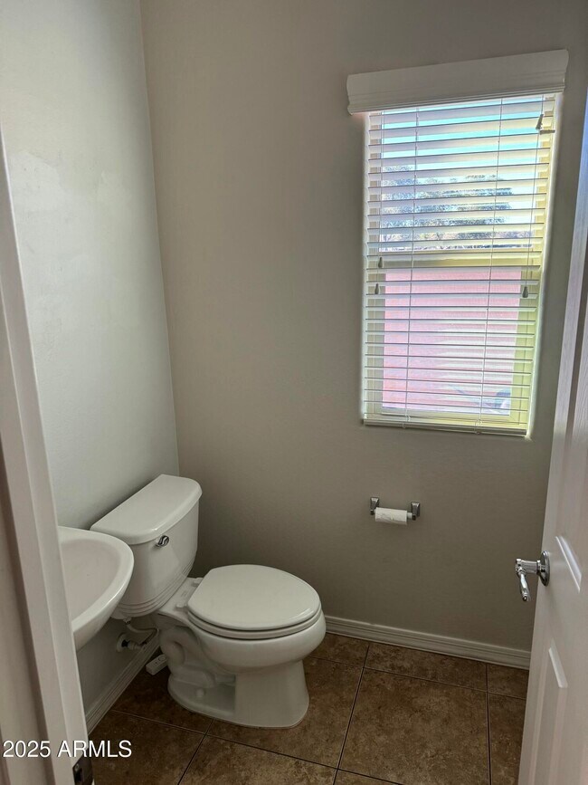 Building Photo - 11009 E Sutter Ave