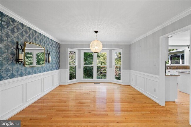 Building Photo - 8608 Oak Brook Ln