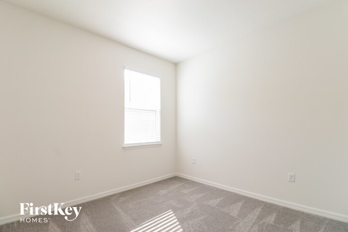 Building Photo - 332 Corbel Ln
