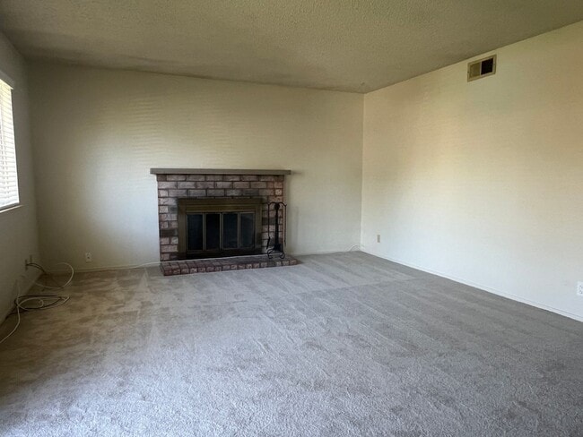 Building Photo - Beautiful 2 Bedroom 1 Bath Condo in South ...