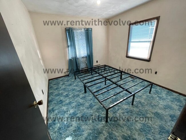 Building Photo - 5671 S 100 W