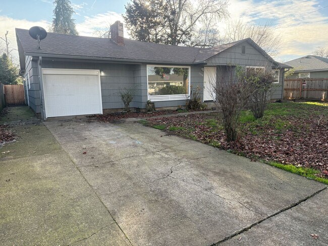 Building Photo - Updated 3 bedroom 1 bath home with large yard!