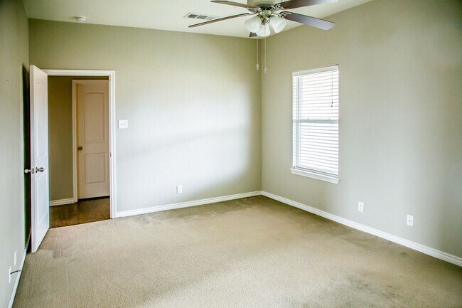 Building Photo - For Lease – $2,100/month | $2,250 Security...