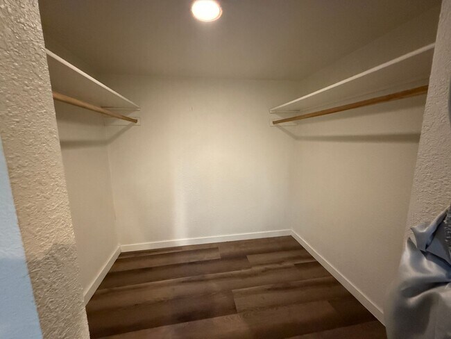 Building Photo - 100 Olive St