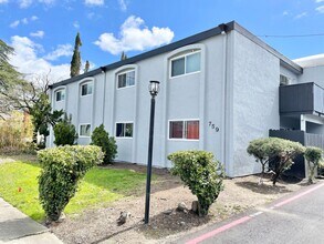 Building Photo - 152 (759 Central)