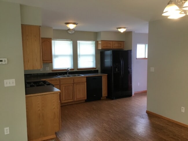 Building Photo - Spacious 4 bedroom 2.5 bath Home in Stanwood!