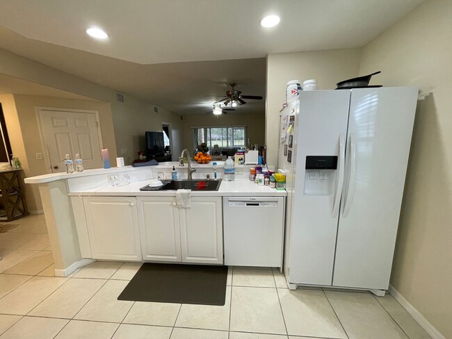 Building Photo - ANNUAL RENTAL - 3 BED 2 BATH WITH GARAGE A...