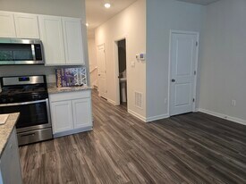 Building Photo - 330 Maple Run Dr