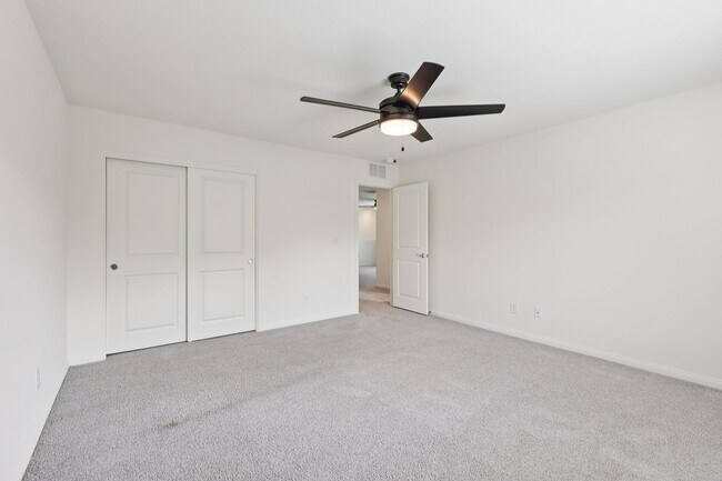 Building Photo - 10971 Meridian Flds Ave