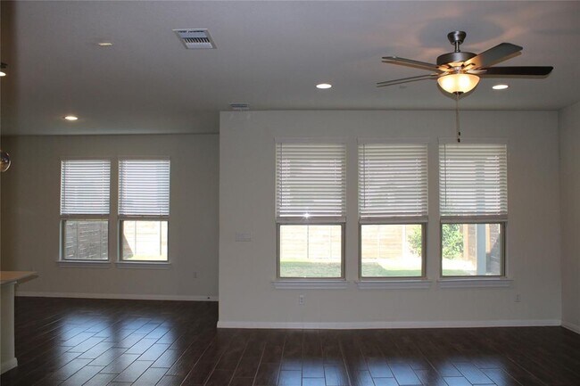 Building Photo - 13902 Ilex Dr