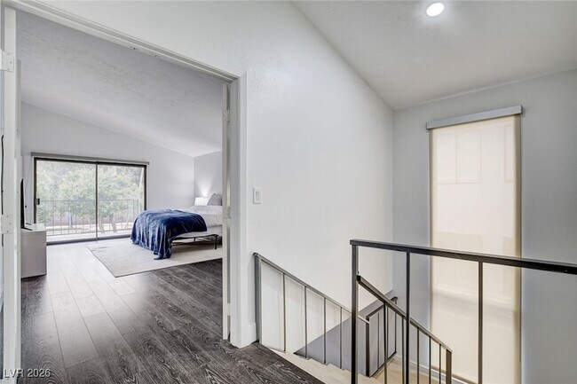 Building Photo - 945 Vegas Valley Dr