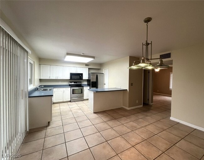 Building Photo - 4628 Michillinda Ln