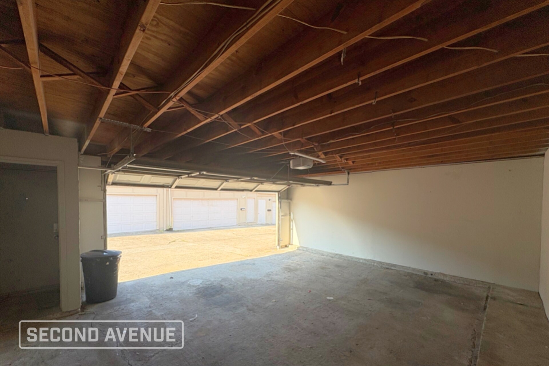 Building Photo - 3008 Beecave Dr