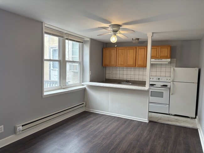 Building Photo - 808 S 6th St