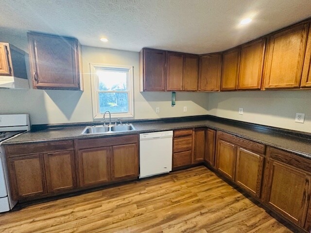 Kitchen - 619 N Lehigh Ave