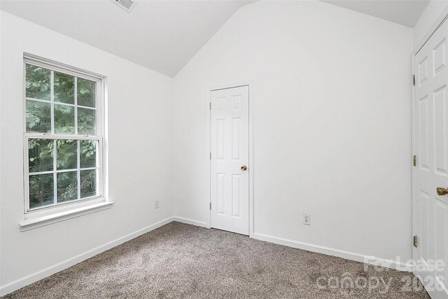 Building Photo - 1215 McAllister Dr