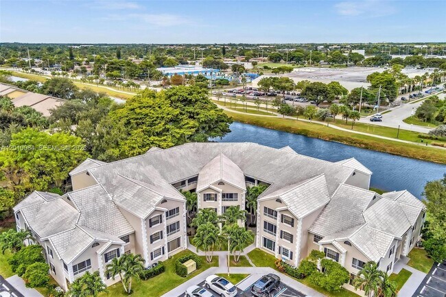 Building Photo - 2881 N Oakland Forest Dr