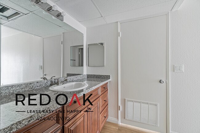 Building Photo - 17830 1/3 Sherman Way -348
