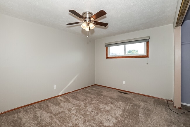 Building Photo - 8975 Cambridge Dr