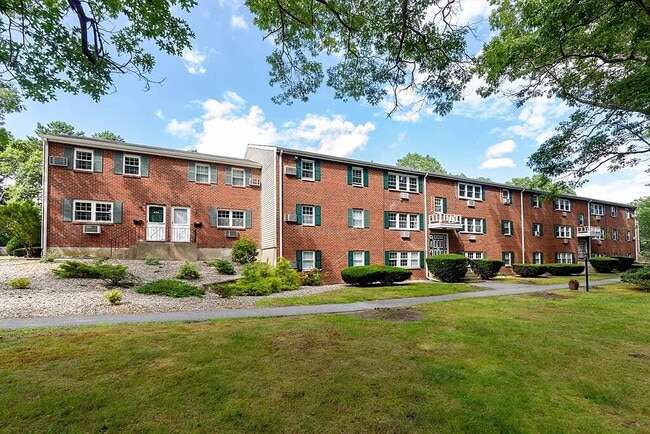 Building Photo - "Charming 1-Bedroom Retreat with Modern Co...