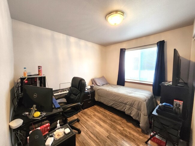 Building Photo - 5810 N Loraine St