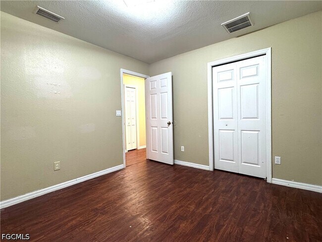 Building Photo - 117 Shadow Lakes Dr