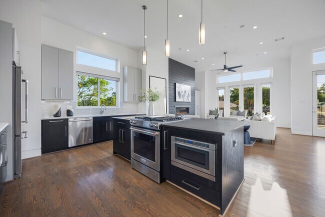 Building Photo - 7327 Shadyvilla Pointe Dr