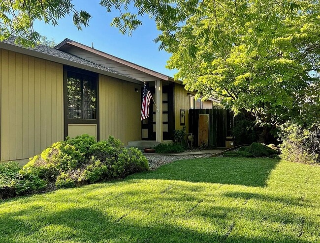 Building Photo - 608 Capps Ln