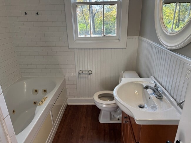 Building Photo - 2313 Lynn Rd NW