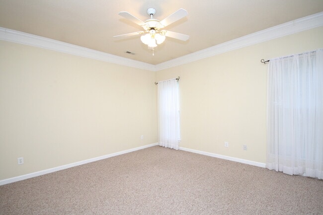 Building Photo - 215 River Oaks Dr