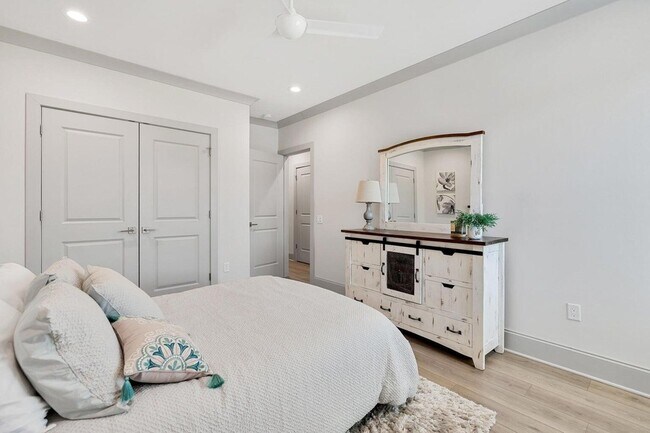 Building Photo - 35 Golden Bell Ct