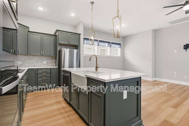 Building Photo - 553 Sound Dr