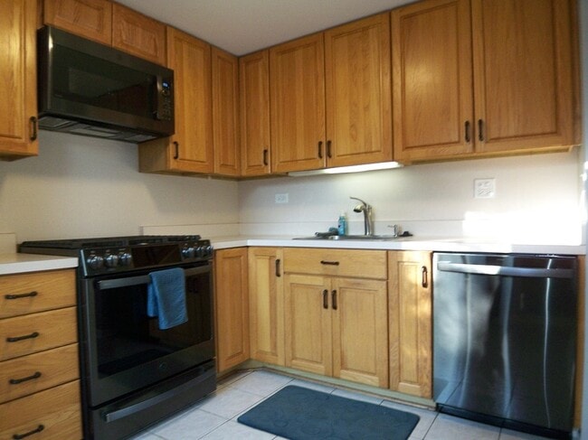 Building Photo - 34 N Salem Dr