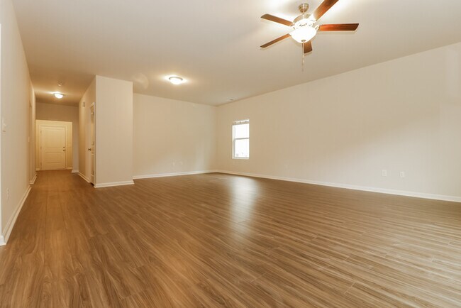 Building Photo - 131 Dorian Lp
