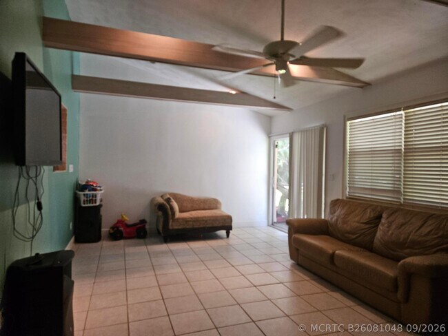 Building Photo - 286 NE Brunson Ct