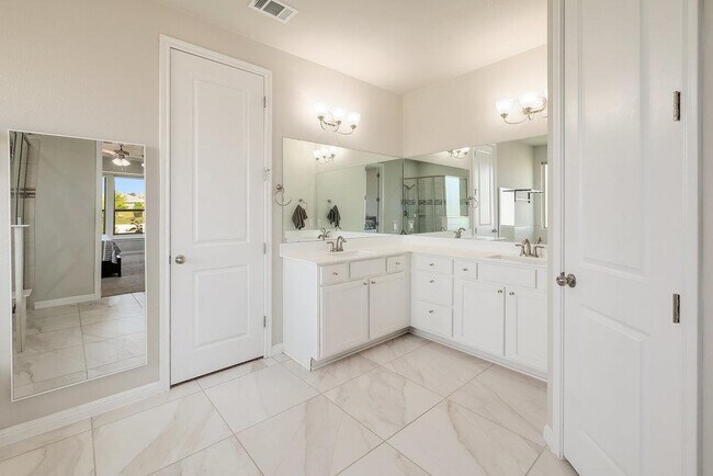 Building Photo - 1136 Almeria Bend