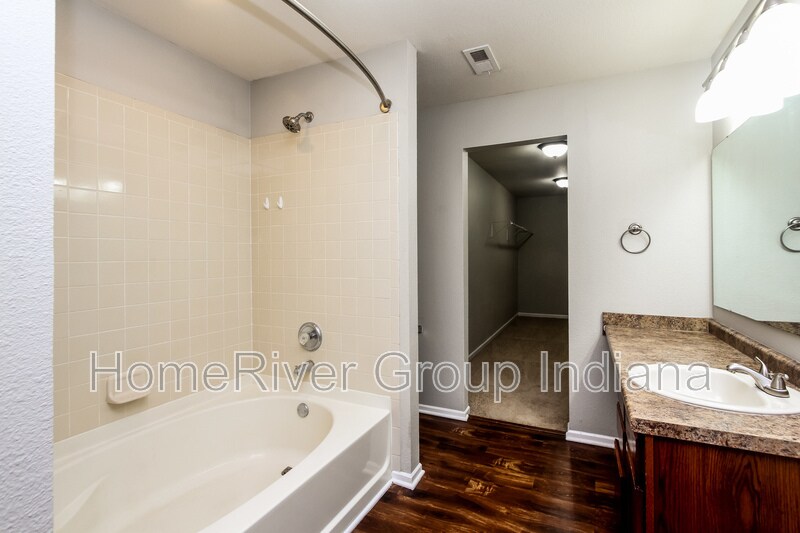 Building Photo - 3015 W Crosscreek Dr