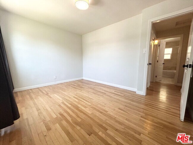 Building Photo - 3284 Glendon Ave