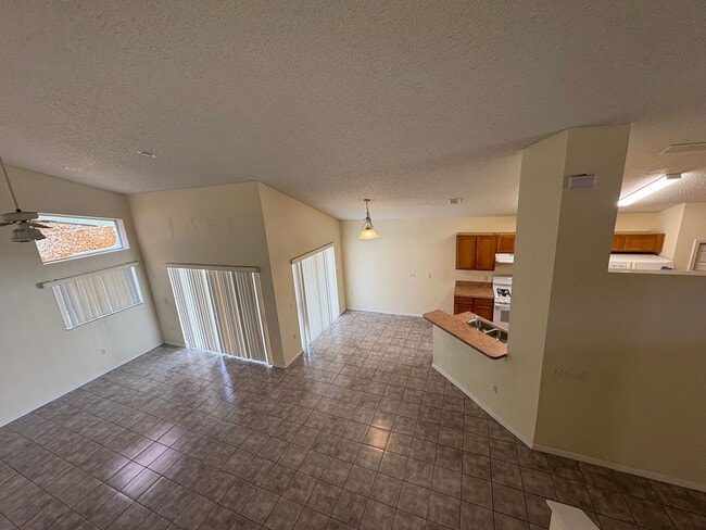 Building Photo - 2 Story Home. 3bed/3bath home/bonus room