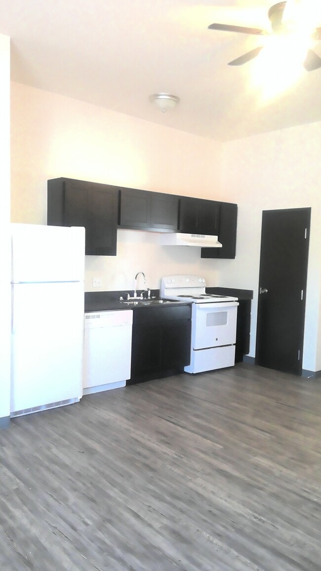 Building Photo - Capital Park