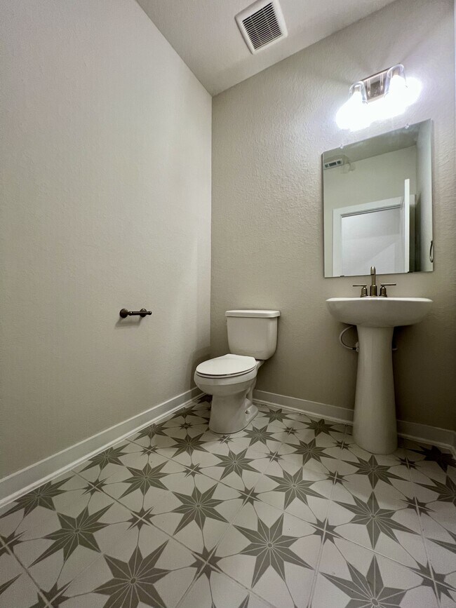 Building Photo - 14426 Daphne Bnd