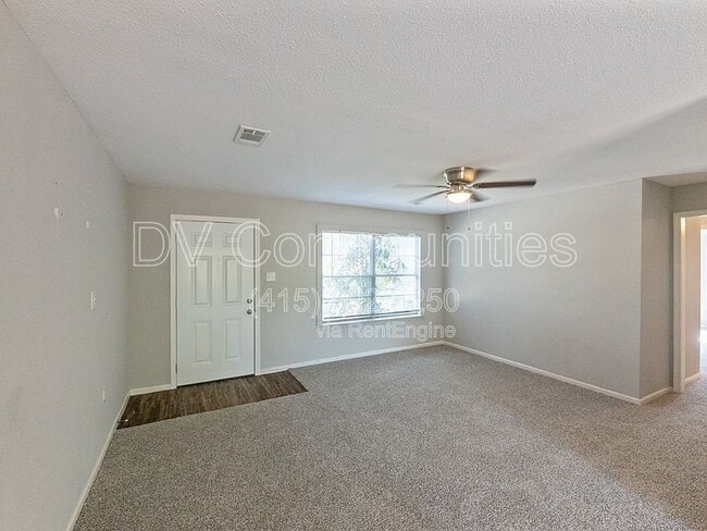 Building Photo - 6838 Crestridge St