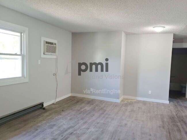 Building Photo - 465 E Main St