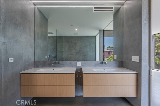 Building Photo - 762 Rosecrans Ave