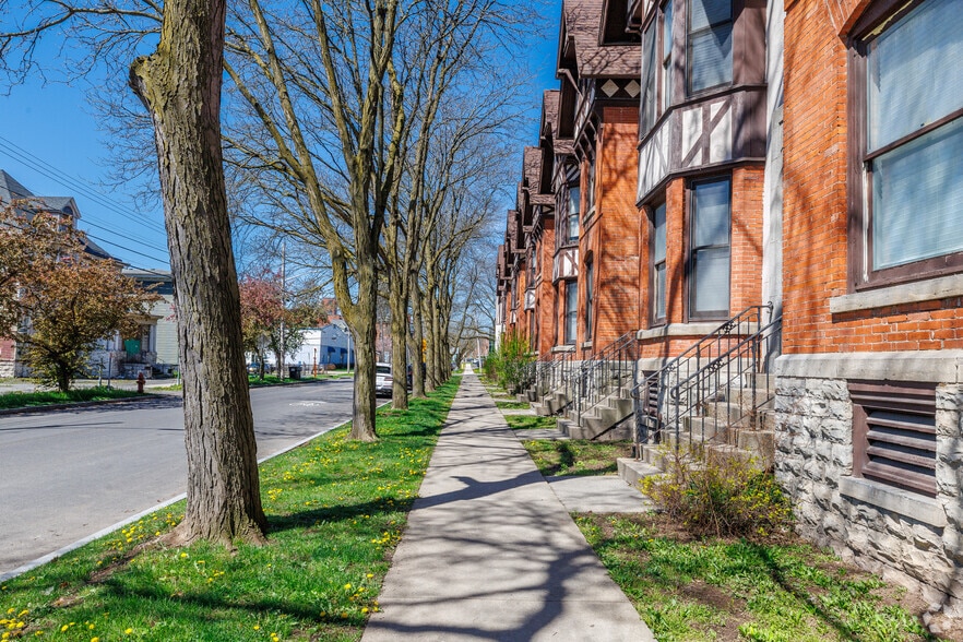 Building Photo - Greenway Place