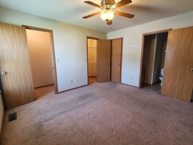 Building Photo - 20304 Skyview Dr
