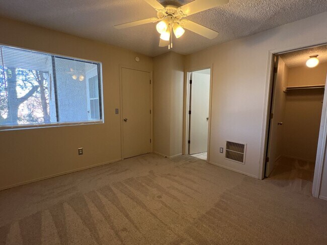 Building Photo - Prime Location! 1 bed 1 bath apartment near Sloan's Lake and Main Street Edgewater **Move-In Cred...