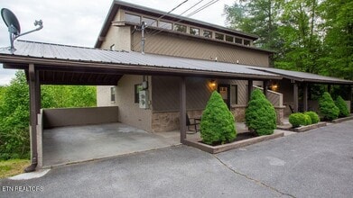 Building Photo - 3933 Dollys Dr